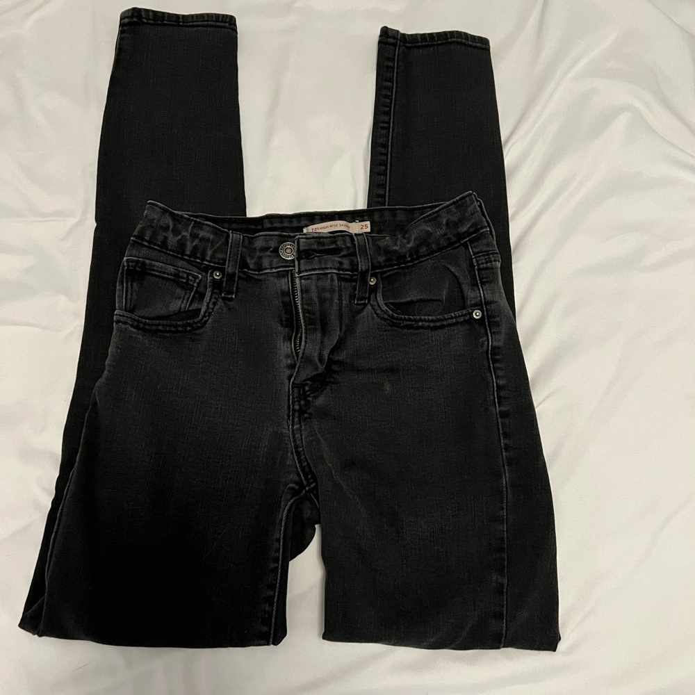 Black Levi’s 721 High Rise Skinny
